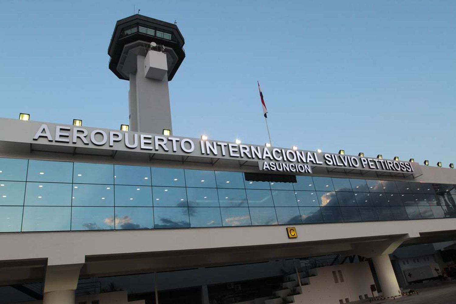 Paraguay: Suspenden temporalmente ciertas tasas aeroportuarias para vuelos regulares