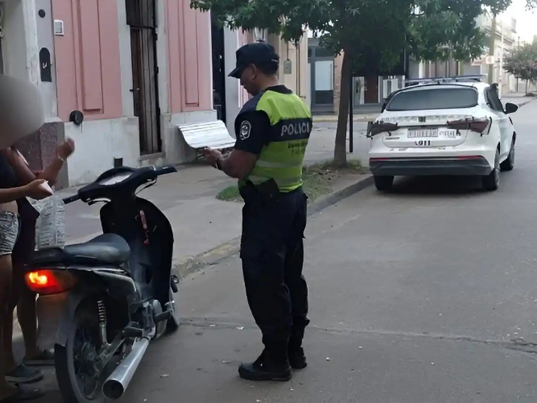 Personal interceptó vehículos en distintos sectores de la ciudad.