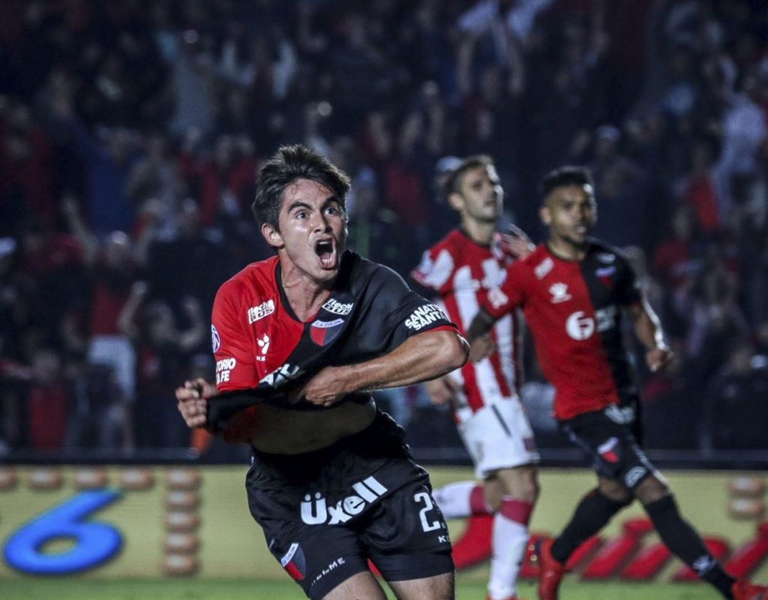 Colón aprovechó los errores de Estudiantes