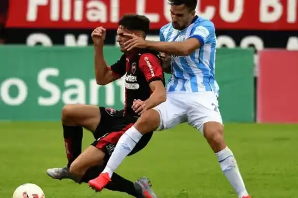 Con polémica en el final, Newell"s empató como local