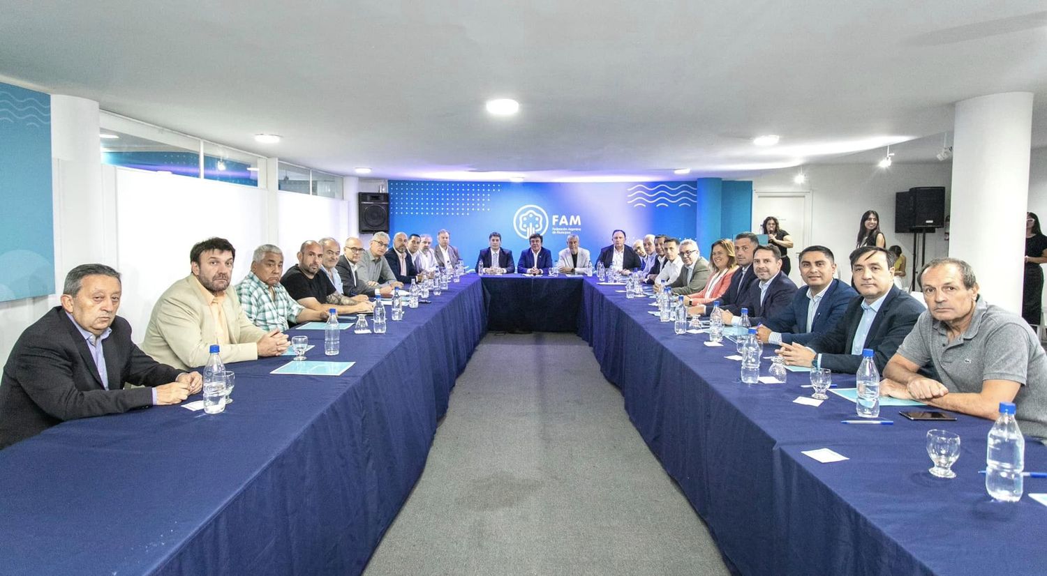 Salazar, en la reunión de la semana pasada en la que resolvieron presentar el amparo.