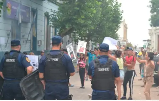 Derechos Humanos de Gualeguay repudia la represión contra familiares del joven fallecido en la cárcel de Victoria