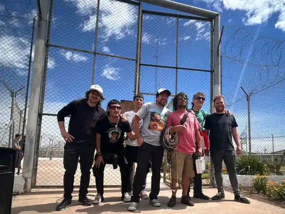 La Reventada brindó un recital para internos de la Unidad Penal 37
