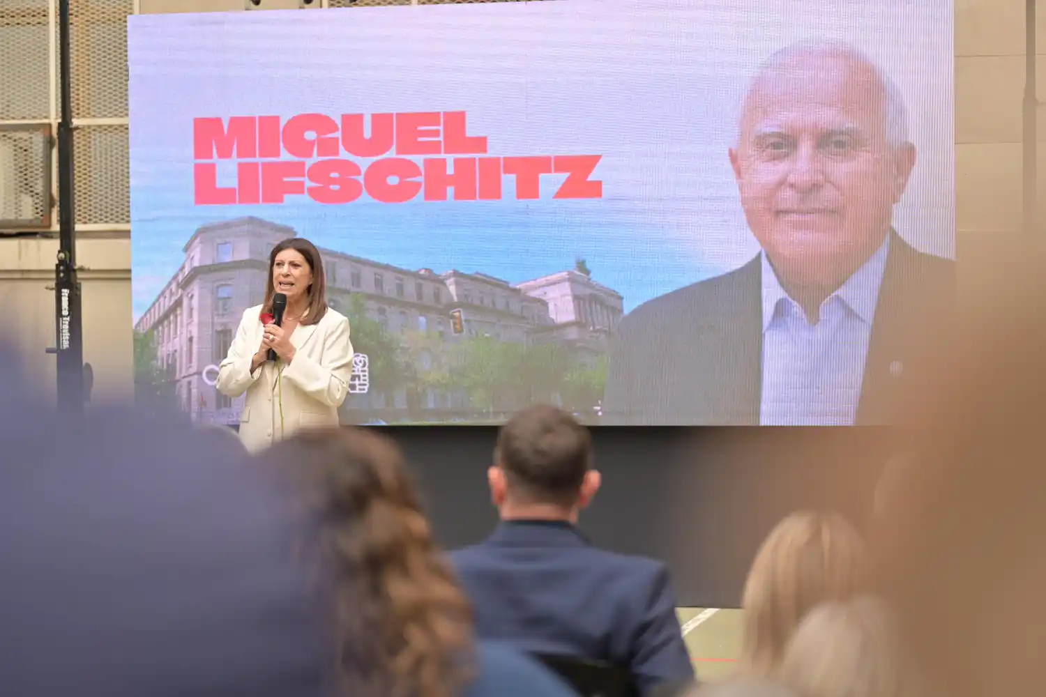 La presidenta de la Cámara de Diputados y exesposa de Miguel Lifschitz, Clara García fue una de las principales oradoras.