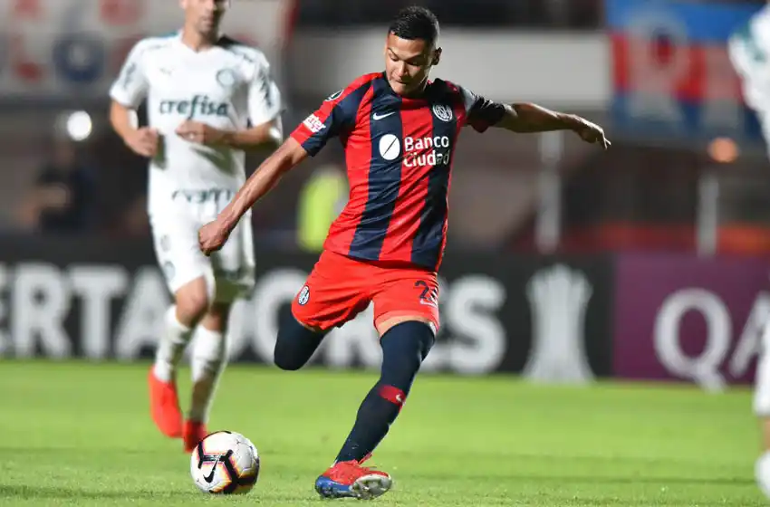 San Lorenzo superó a Palmeiras y tomó el control del grupo