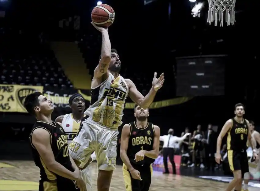 Comunicaciones superó a Obras en el primer juego