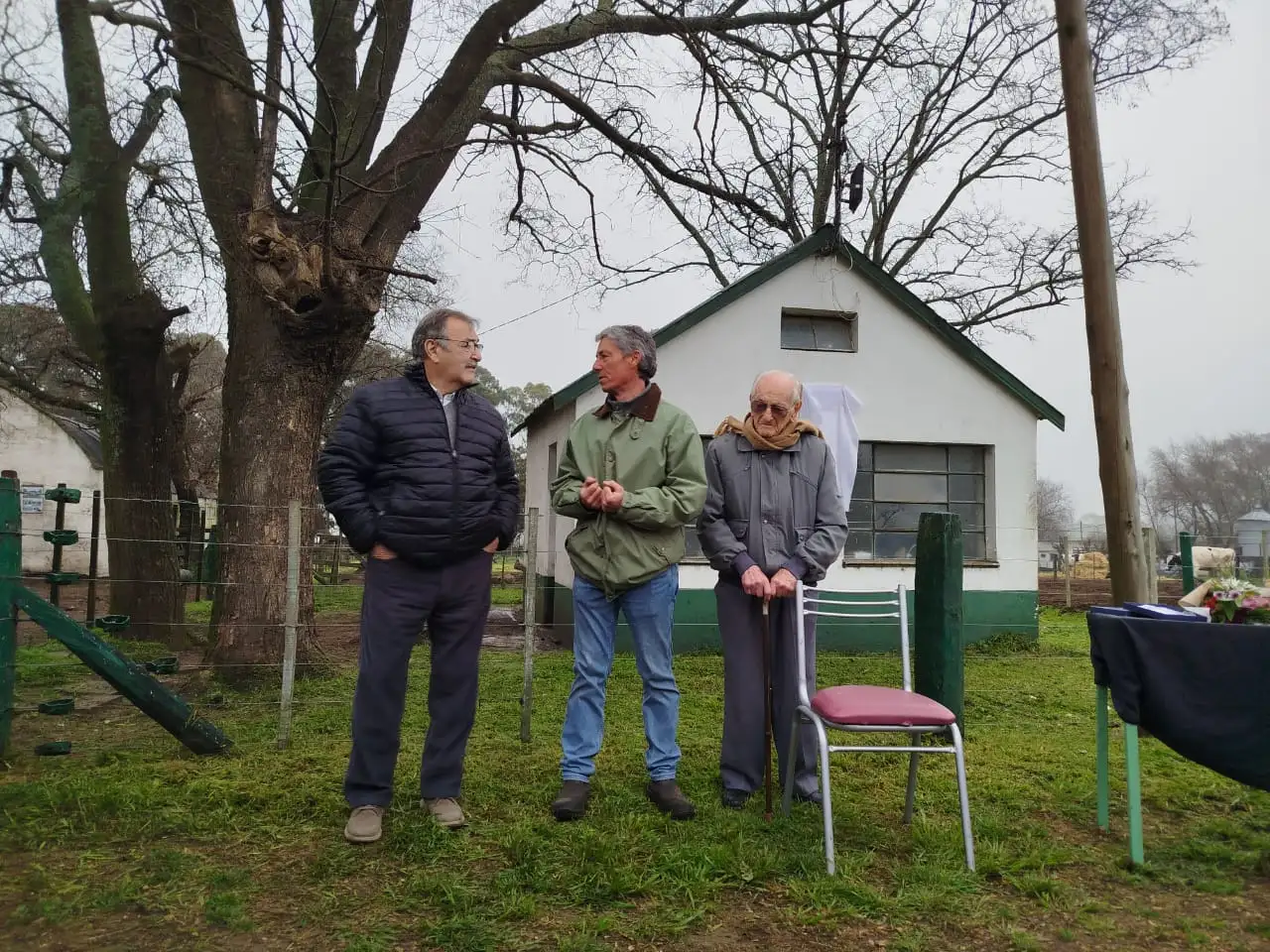 Jorge Larghi, Marcelo Roveta y Francisco "Paco" Domenech, en el acto en la Escuela Granja.