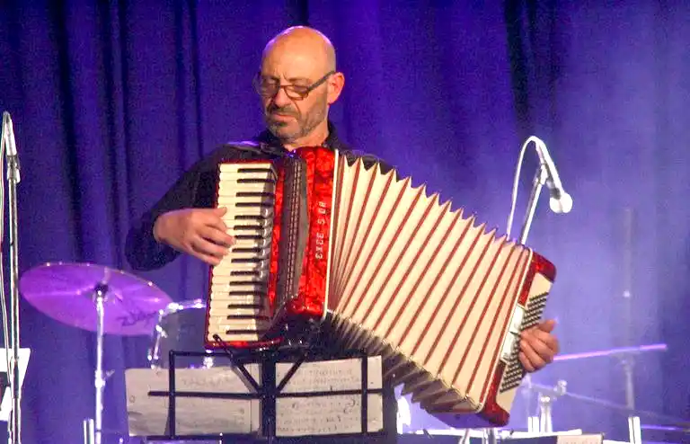 Juan Gesualdi. Director