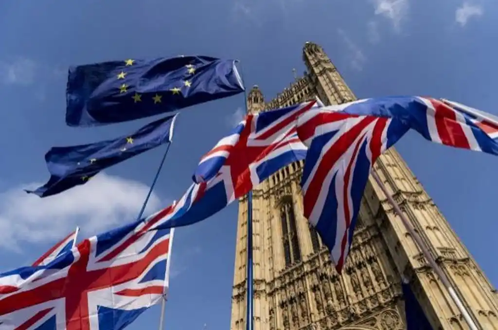 Cae la libra, tras la suspensión del Parlamento inglés