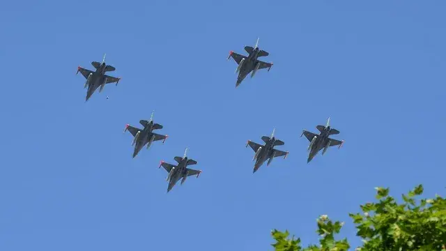 Los primeros seis aviones de combate F-16 adquiridos por la Argentina llegaron a la ciudad cordobesa de Río Cuarto