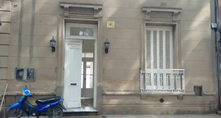 Trasladan la Secretaría de Salud a una casa alquilada en Mitre al 300