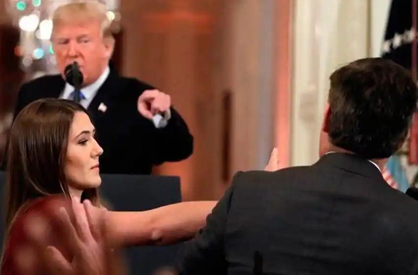 Le retiraron la credencial de la Casa Blanca a un periodista que tuvo un fuerte cruce con Trump