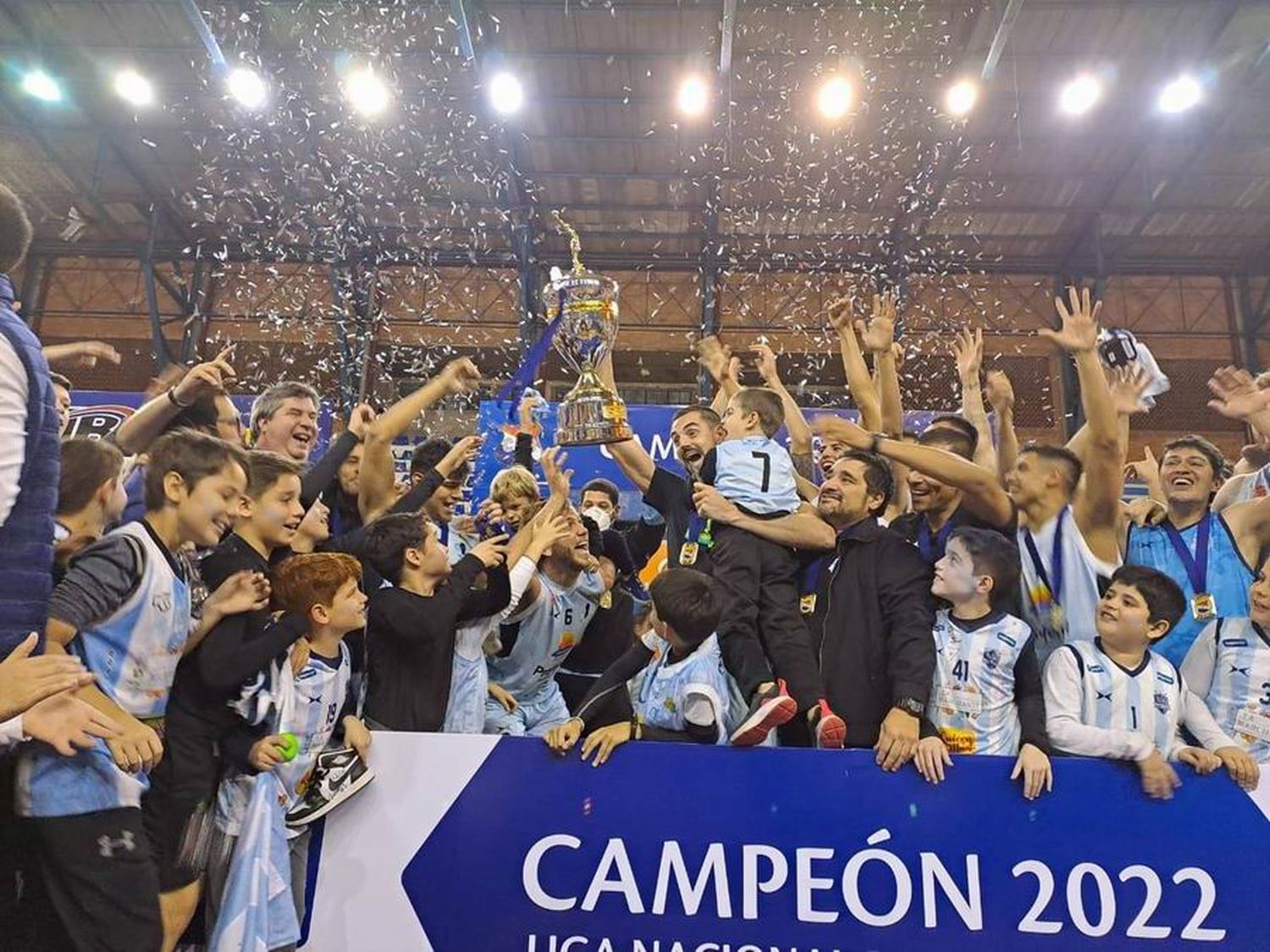 Daniel Cano condujo a
San José al tricampeonato