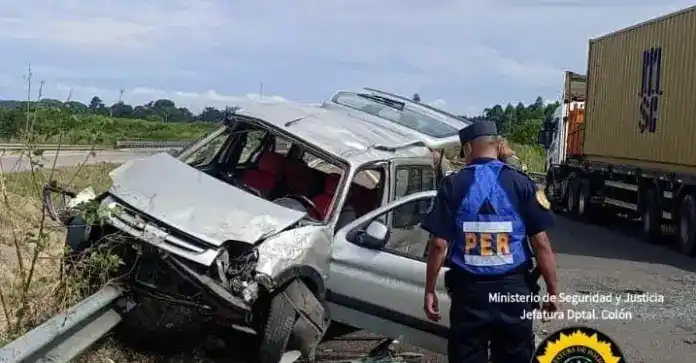 Accidente en la Autovía 14: perdió el control, chocó y terminó volcando