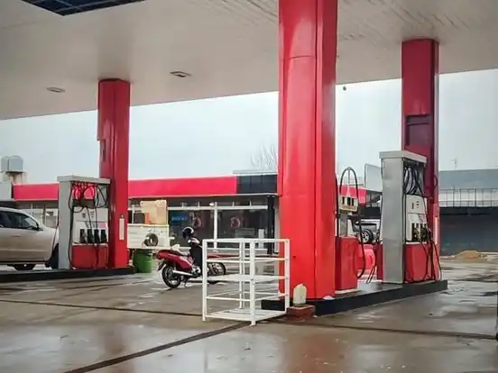 Le pidió un cigarrillo, respondió que no tenía y le dio un "gancho" para robarle toda la recaudación