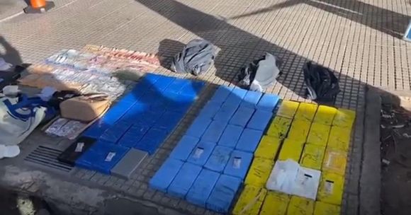 Incautan 70 ladrillos de cocaína en Floresta: una pareja y un menor detenidos