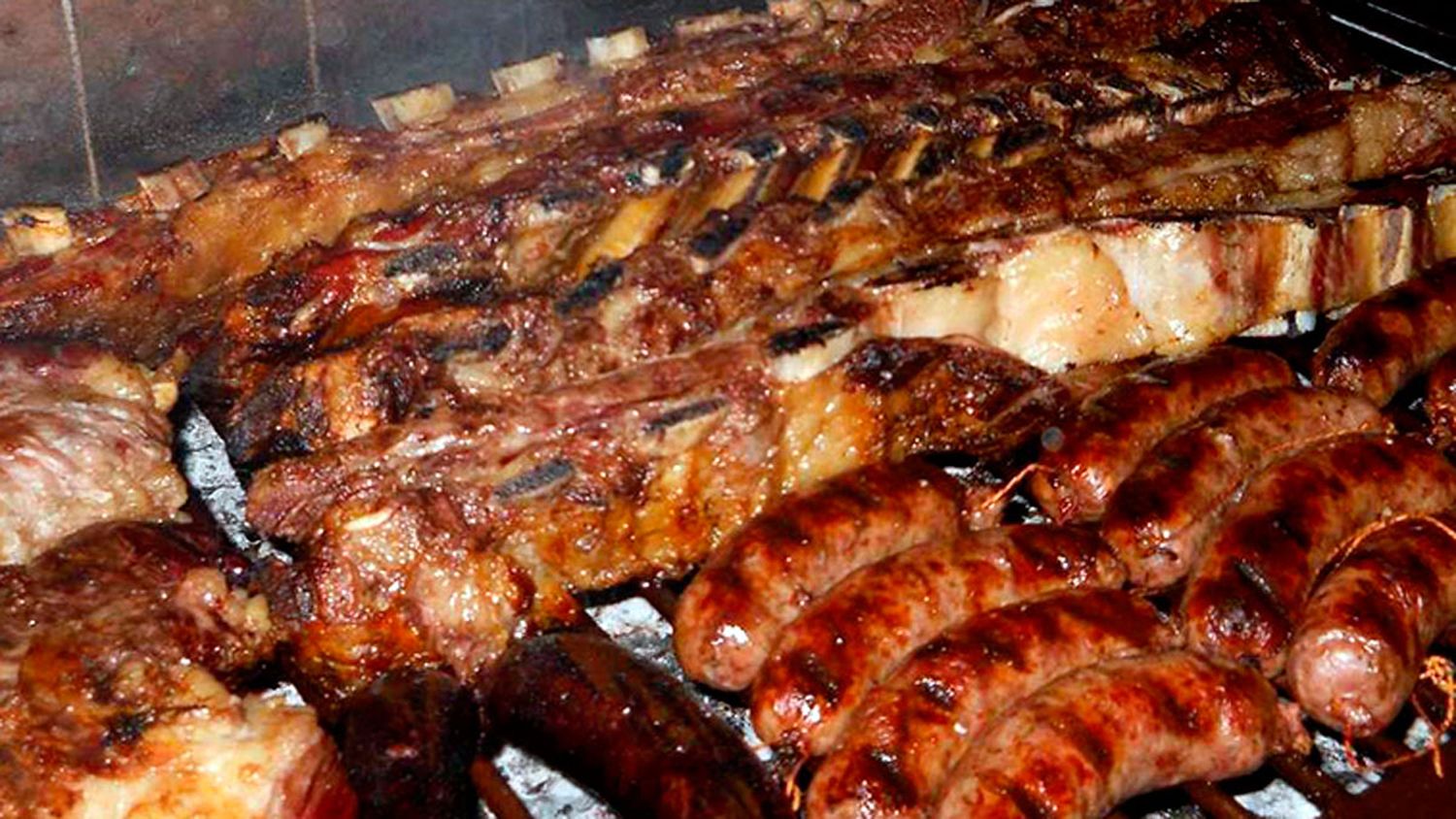 Se atragantó con un pedazo de carne en un asado con amigos y murió