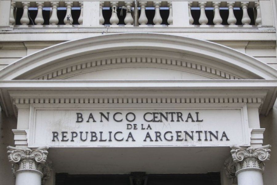 El Banco Central restringe a los bancos la compra de dólares