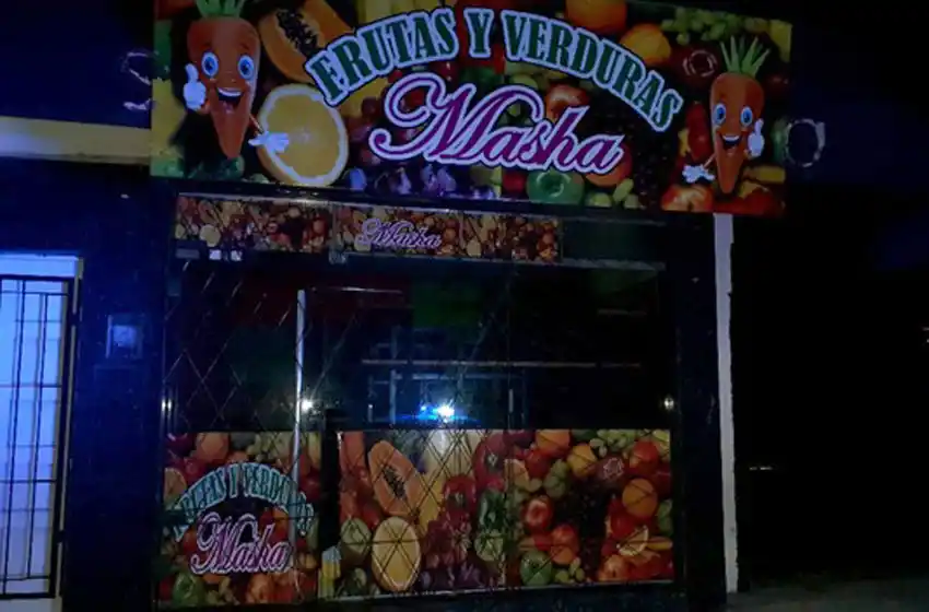 Una mujer y un menor fueron detenidos tras intentar robar una verdulería