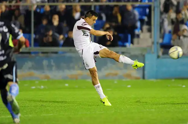 Tremendo gol de Maxi Velazquez ¿Será el mejor del Torneo?