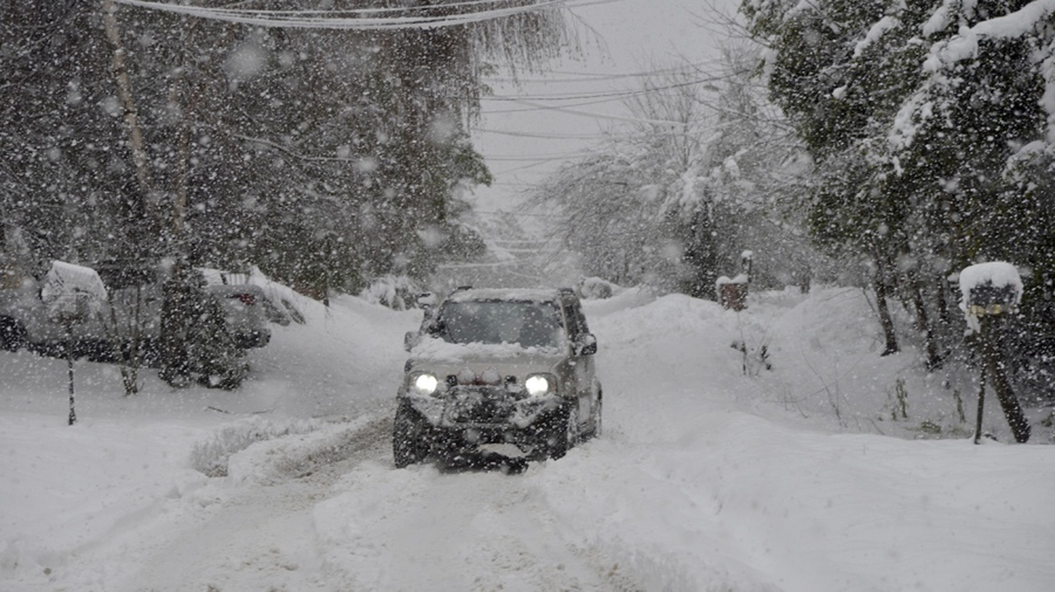 Bariloche: continúan las intensas nevadas y suspenden las clases