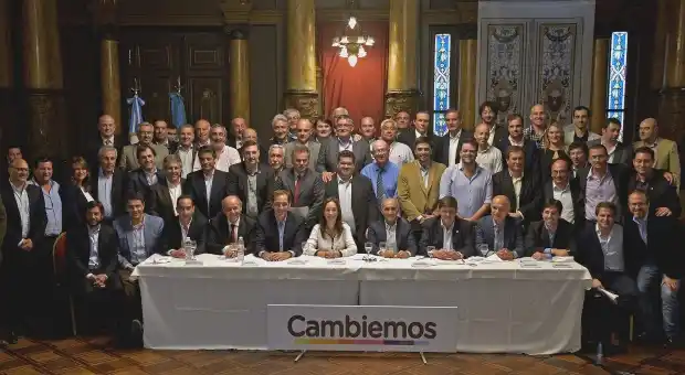Reunión entre representante del Pro y la Ucr