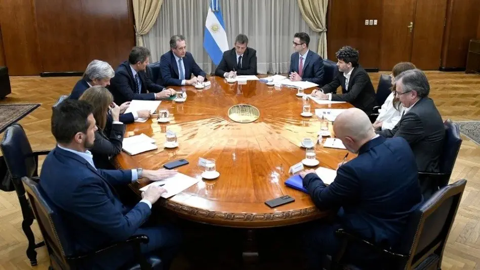 Massa reducirá impuestos a tres sectores para que generen más dólares: energía, campo y economía del conocimiento