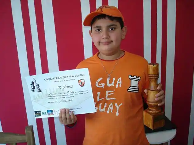 Ajedrez: Alejandro Miguel Carnero Campeón invicto en cat. sub 18 en Uruguay