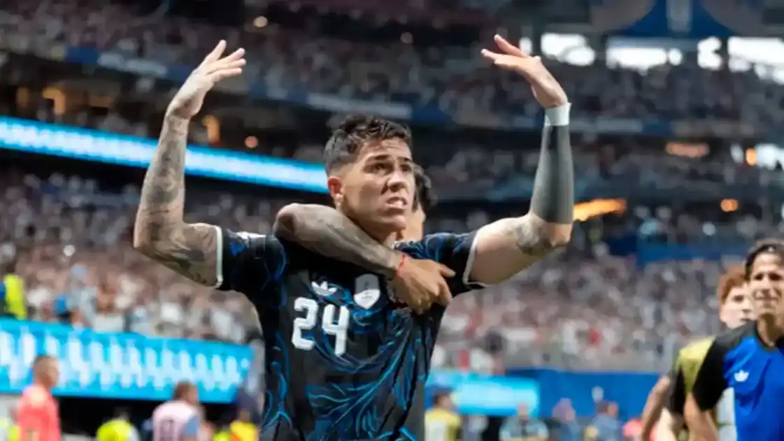 Con goles de Enzo y Lautaro, Argentina lo dio vuelta ante Inglaterra y jugará la final