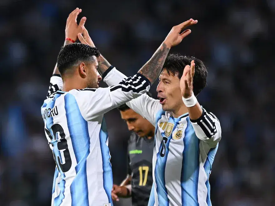 Cuti Romero y Lisandro Martínez se lesionaron y están en duda para la fecha FIFA de noiembre. Foto: Reuters/Rodrigo Valle