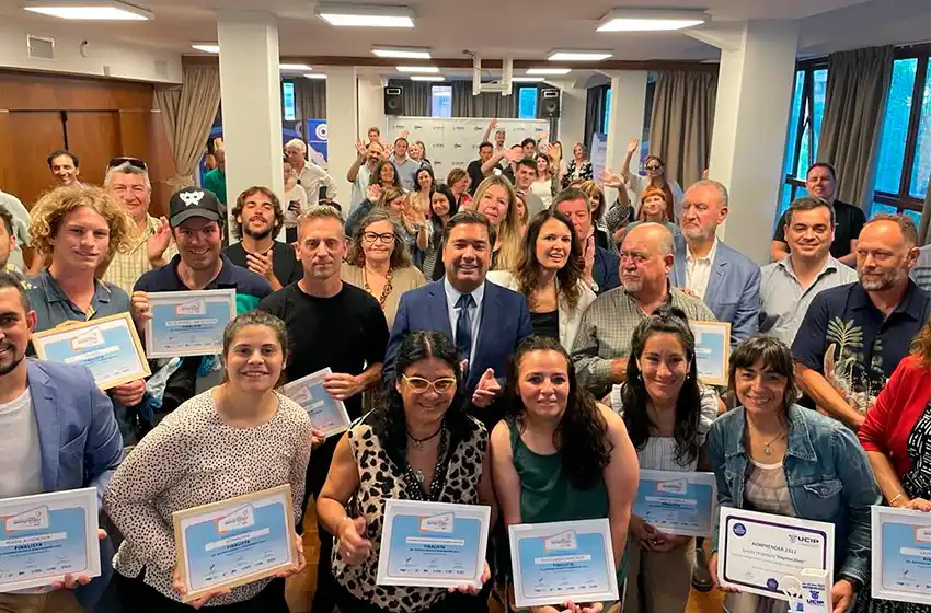 Se entregaron los premios del certamen “AEMPRENDER”