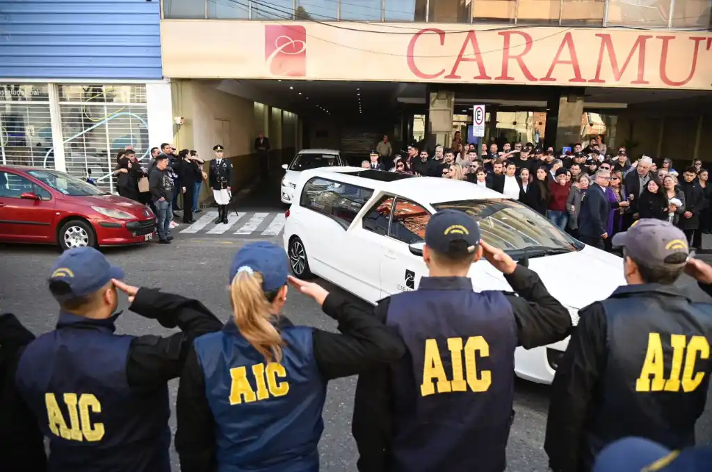 El efectivo fue asesinado frente a la sede de la Agencia de Investigación Criminal de Rosario.