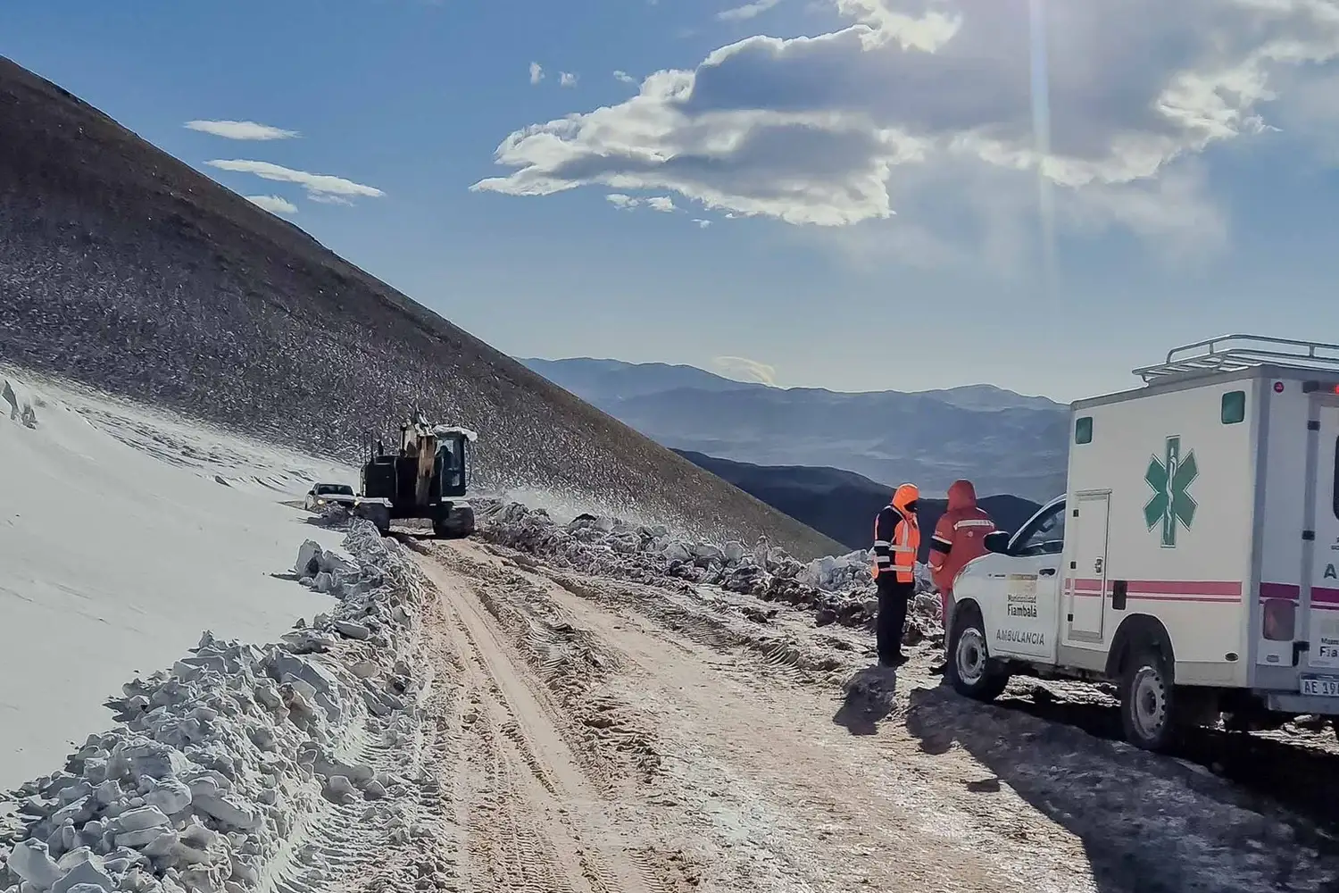 retroexcavadora camionetas varadas viento blanco catamarca
