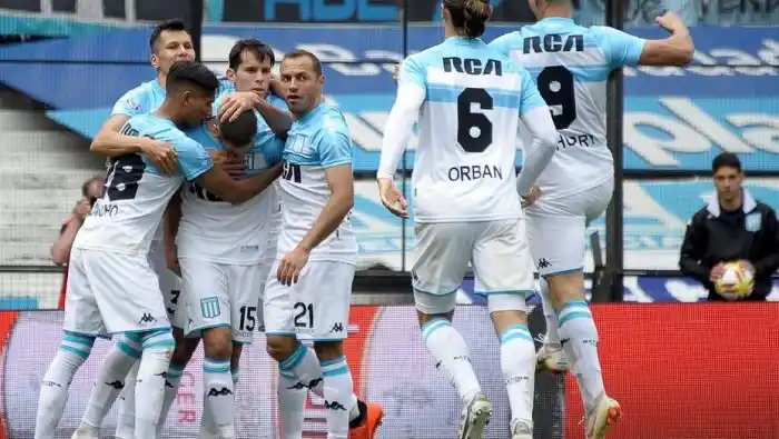 Racing es el único líder