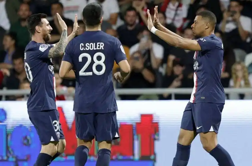 Con un gol de antología de Messi, PSG goleó y lidera cómodo la Ligue 1