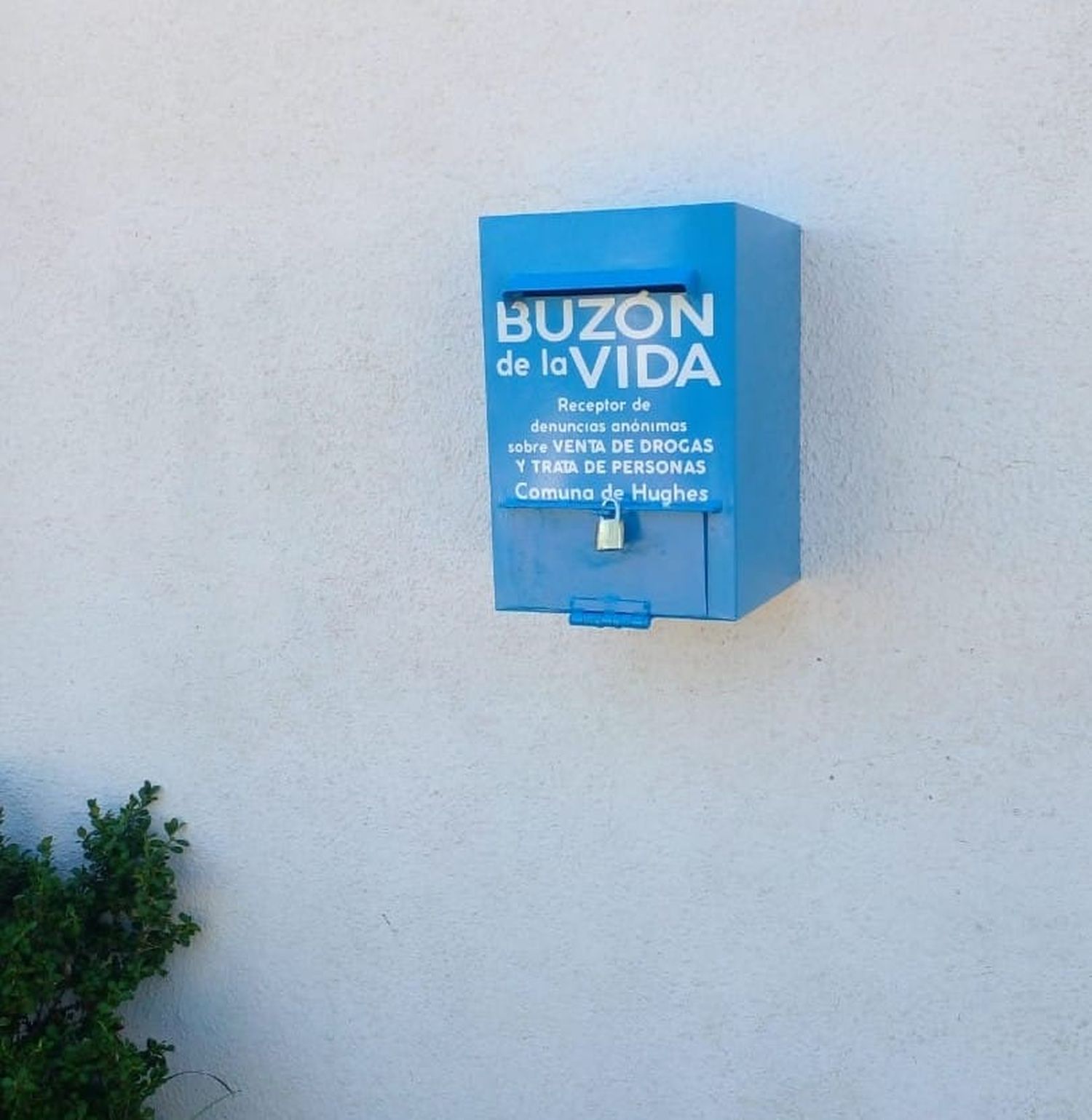 Instalaron “Buzones de la Vida” en Hughes