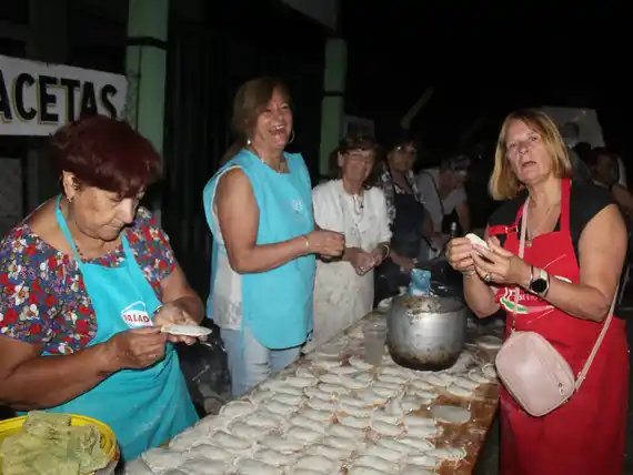 Gran venta de empanadas del Grupo Amistad