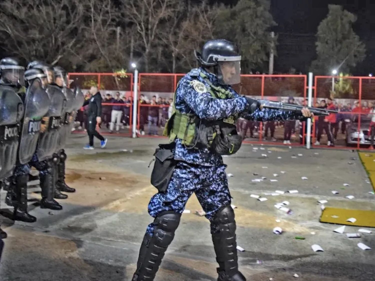 La policía reprimió en el playón de Independiente.