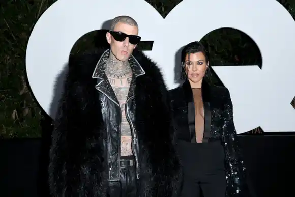 Kourtney Kardashian y Travis Barker le dan la bienvenida a su hijo