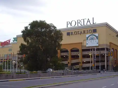 Trató de robarse un aire acondicionado del Portal Rosario y se lesionó tras tirarse desde seis metros de altura.