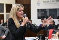 Intentaron apuñalar a una fiscal en pleno juicio y ella se defendió con gas pimienta