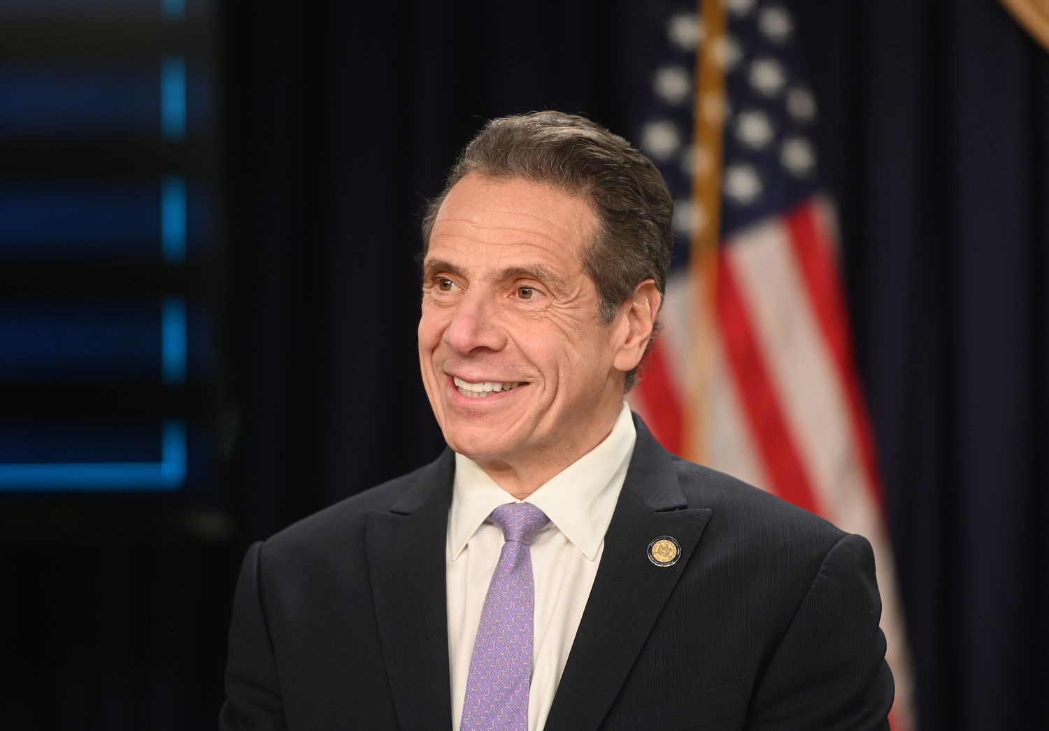 El gobernador de Nueva York anunció su renuncia, tras once denuncias por acoso