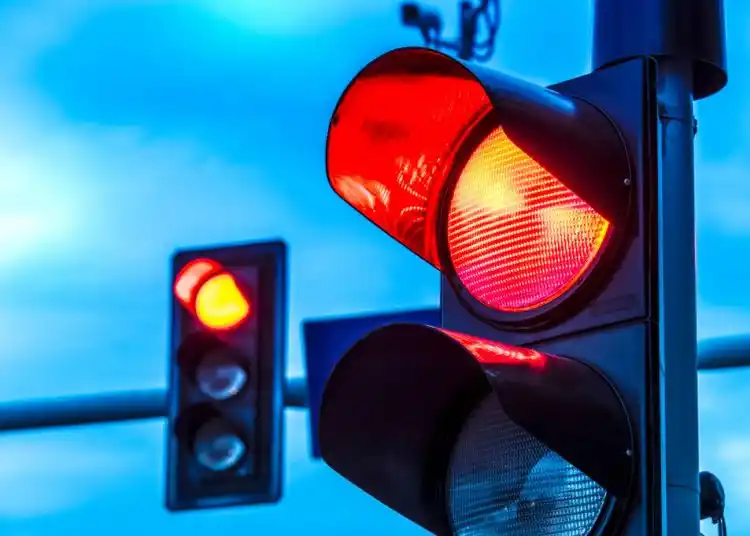 La fotomulta capta la secuencia de cruce en tres etapas.