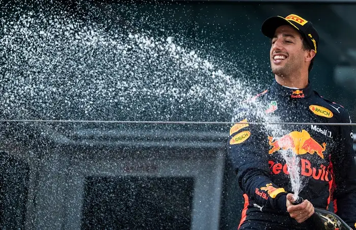 El australiano Ricciardo, con Red Bull, ganó el Gran Premio de China
