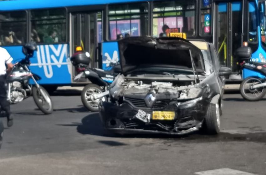 Un triple choque en Lagos y Güemes podría haberse causado por un semáforo roto