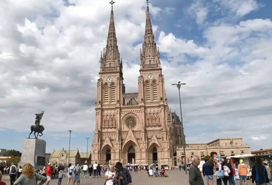 Nutrida actividad religiosa en torno a la Basílica