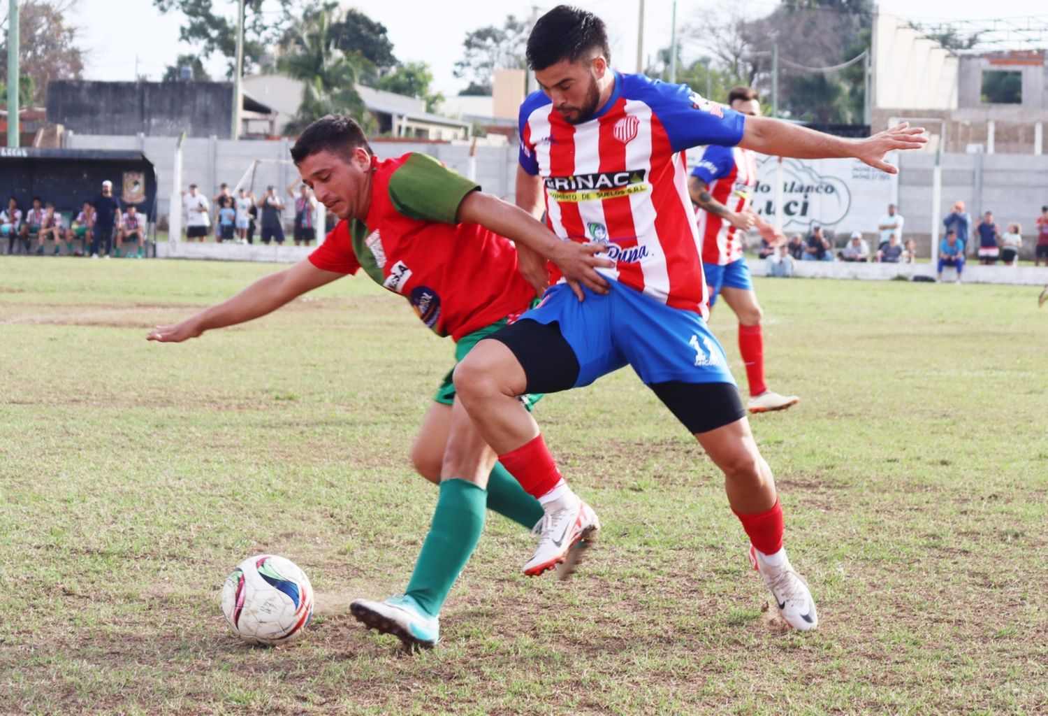 Liga concordiense de fútbol: Libertad bajó a La Bianca y acecha. Nebel se prende