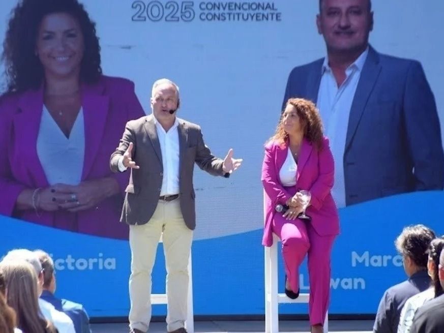 Activemos, el espacio político que lidera el senador nacional Marcelo Lewandowski, presentó en la ciudad de Santa Fe la lista de convencionales constituyentes que ofrecerá en las elecciones del próximo 13 de abril. Foto: Guillermo Di Salvatore.