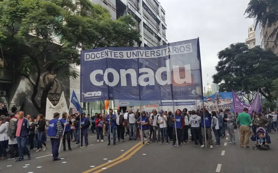 Docentes universitarios rechazaron una nueva oferta salarial y sigue el plan de lucha