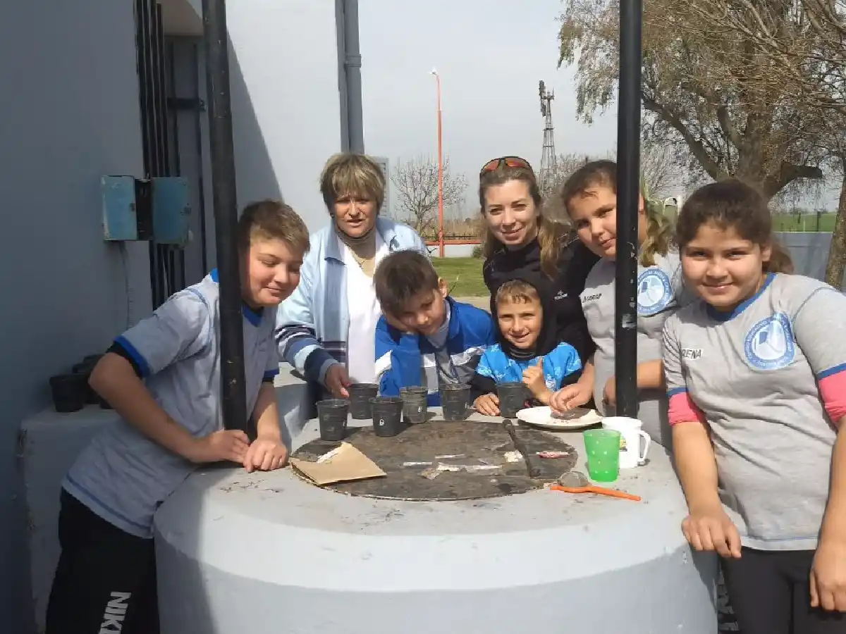Una maestra rural de Devoto recorre más de 70 kilómetros  para llegar a la escuela cuando llueve      